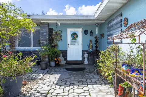 1526 NE 4th Ter, Cape Coral, FL 33909