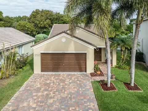 4036 Pine Ridge Ln, Weston, FL 33331