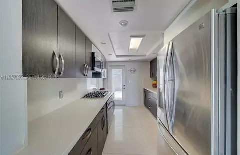 801 E 16th Pl, Hialeah, FL 33010 photo 9