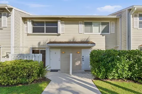 2709 NE 15th St, Pompano Beach, FL 33062