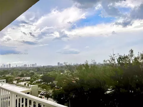 1300 NE Miami Gardens Dr #1001E, Miami, FL 33179