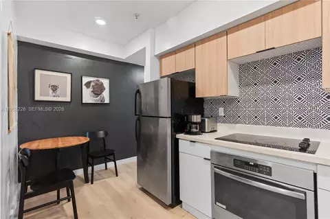 810 7th St #102, Miami Beach, FL 33139