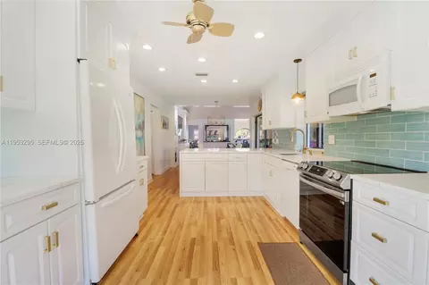 Kitchen - 16600 S Traders Xing S #253, Jupiter, FL 33477 photo 5 of 5