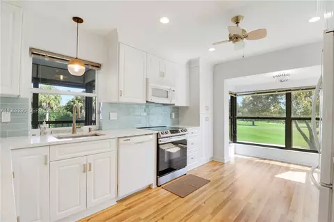 Kitchen - 16600 S Traders Xing S #253, Jupiter, FL 33477 photo 2 of 5