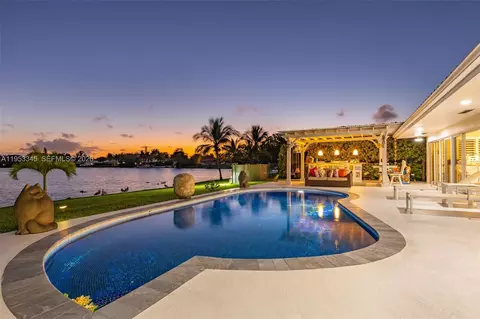 Exterior - 6830 Winged Foot Dr, Hialeah, FL 33015 photo 7 of 7