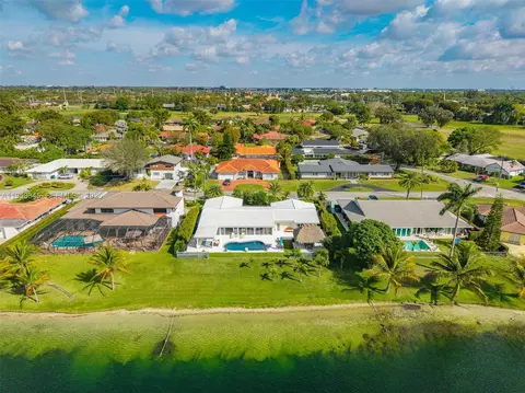 View/Area - 6830 Winged Foot Dr, Hialeah, FL 33015 photo 8 of 9