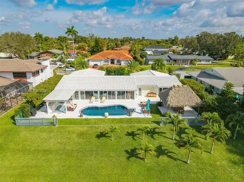 View/Area - 6830 Winged Foot Dr, Hialeah, FL 33015 photo 6 of 9