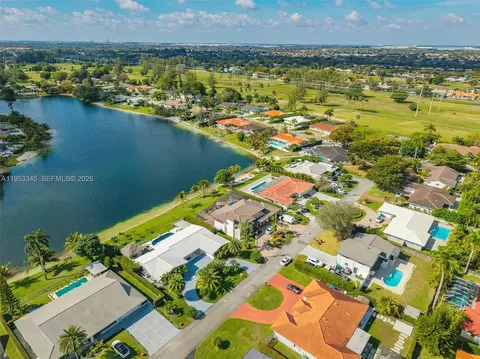 View/Area - 6830 Winged Foot Dr, Hialeah, FL 33015 photo 5 of 9