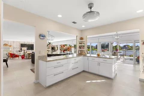 Kitchen - 6830 Winged Foot Dr, Hialeah, FL 33015 photo 3 of 4