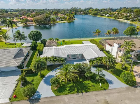 View/Area - 6830 Winged Foot Dr, Hialeah, FL 33015 photo 4 of 9