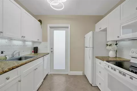 1427-1429 NE 17th Ct, Fort Lauderdale, FL 33305