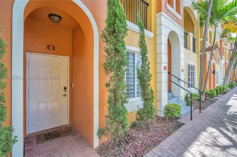 121 NW 2nd Ave #4, Hallandale Beach, FL 33009