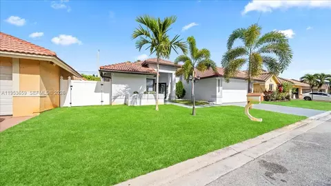 11611 SW 9th Ct, Pembroke Pines, FL 33025