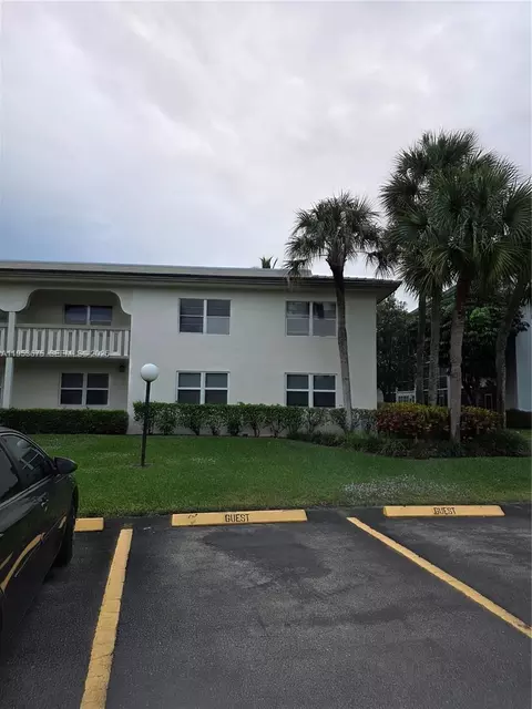 2805 Victoria Way #H2, Coconut Creek, FL 33066