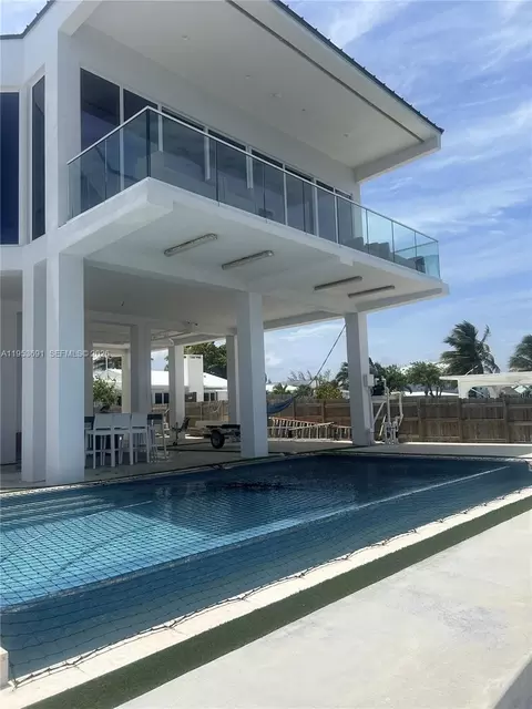 1553 Sunrise Dr, Big Pine Key, FL 33043