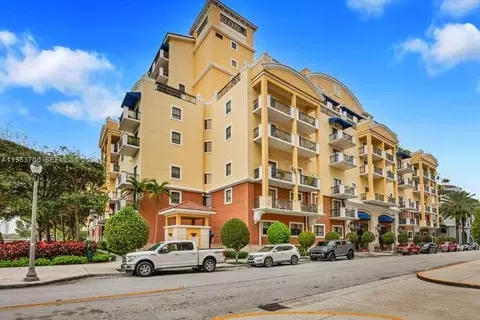 8395 SW 73rd Ave #104, Miami, FL 33143