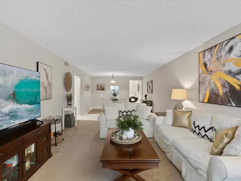 2004 Granada Dr #O2, Coconut Creek, FL 33066