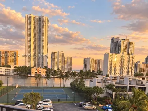 1000 Parkview Dr #528, Hallandale Beach, FL 33009