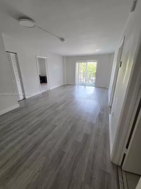 4717 NW 7th St #304-10, Miami, FL 33126