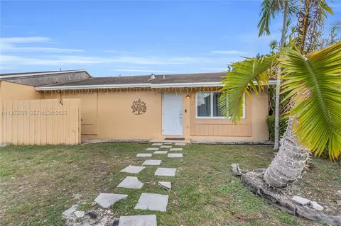 7197 SW 152nd Pl, Miami, FL 33193