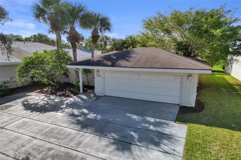 17115 Bay St, Jupiter, FL 33477