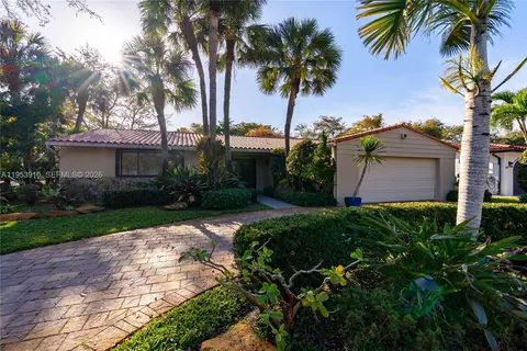 6371 Hutchinson Rd, Miami Lakes, FL 33014