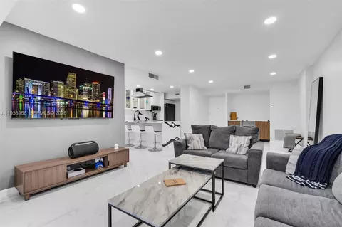 3800 Hillcrest Dr #203, Hollywood, FL 33021
