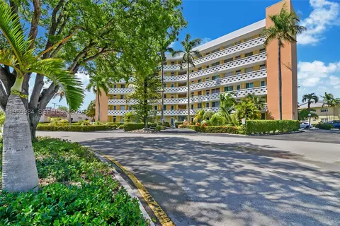 2400 NE 9th St #201, Fort Lauderdale, FL 33304