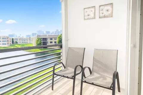 10405 Sunrise Lakes Blvd #311, Sunrise, FL 33322