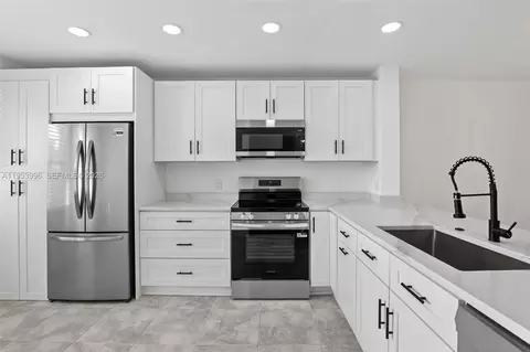 12601 SW 13th St #411G, Pembroke Pines, FL 33027