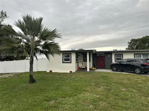 5700 SW 54th Ter, Davie, FL 33314