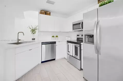 8930 NE 8th Ave #901, Miami, FL 33138