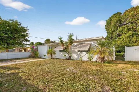 171 Tulip Tree Dr, Lake Worth, FL 33462
