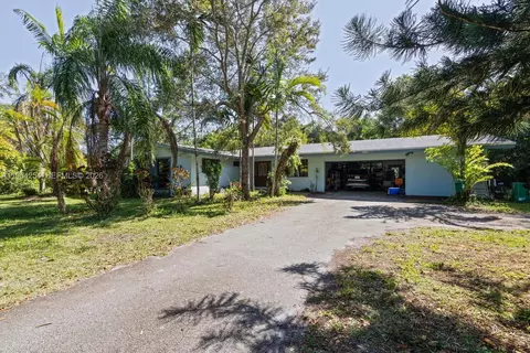 9300 SW 116th St, Miami, FL 33176