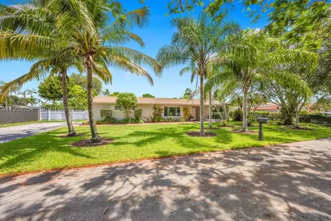 9841 SW 122nd St, Miami, FL 33176