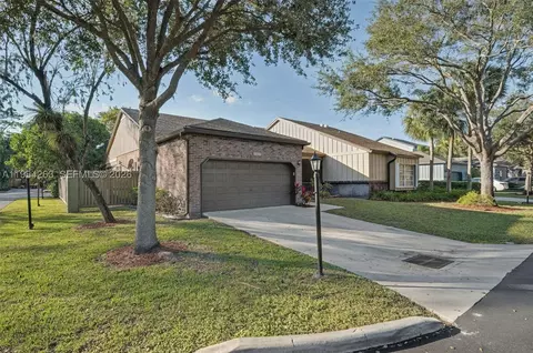6569 Windsor Dr, Parkland, FL 33067