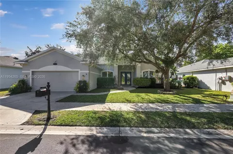 327 Burnt Pine Dr, Naples, FL 34119