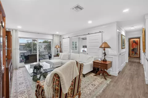 6471 Bay Club Dr #3, Fort Lauderdale, FL 33308