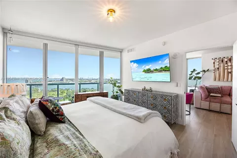 888 Biscayne Blvd #2009, Miami, FL 33132