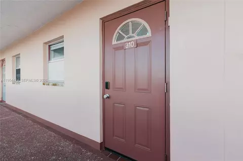 9441 Sunrise Lakes Blvd #310, Sunrise, FL 33322