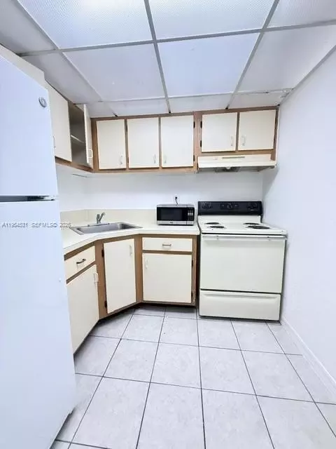 4550 NW 9th St #812E, Miami, FL 33126