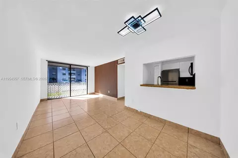 8145 NW 7th St #111, Miami, FL 33126
