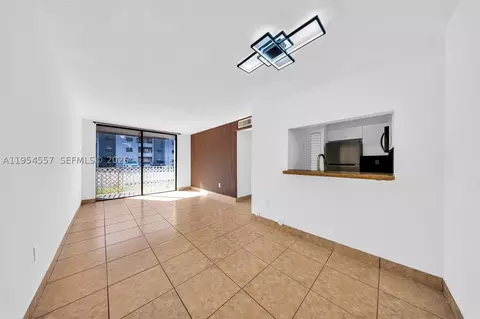 8145 NW 7th St #111, Miami, FL 33126
