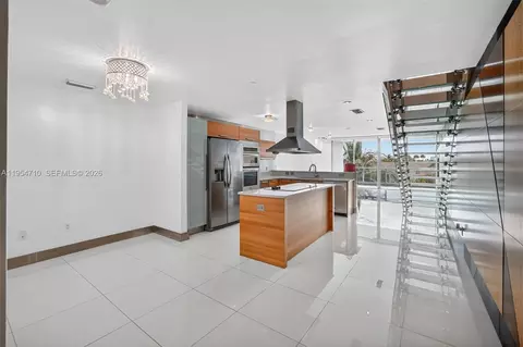 2950 NE 188th St #302, Aventura, FL 33180