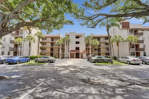 9520 Seagrape Dr #306, Davie, FL 33324