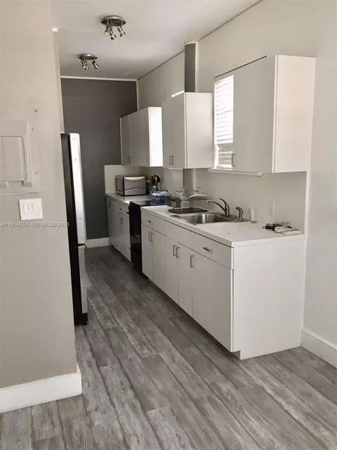 610 8th St #103, Miami Beach, FL 33139