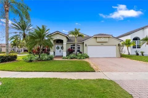 1024 NW 184th Way, Pembroke Pines, FL 33029