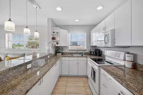 2715 NE 49th St #309, Fort Lauderdale, FL 33308