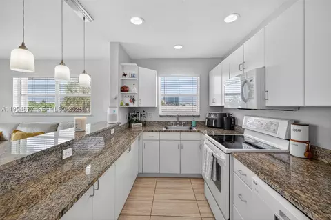 2715 NE 49th St #309, Fort Lauderdale, FL 33308