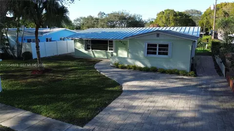 9425 SW 51st Pl, Cooper City, FL 33328
